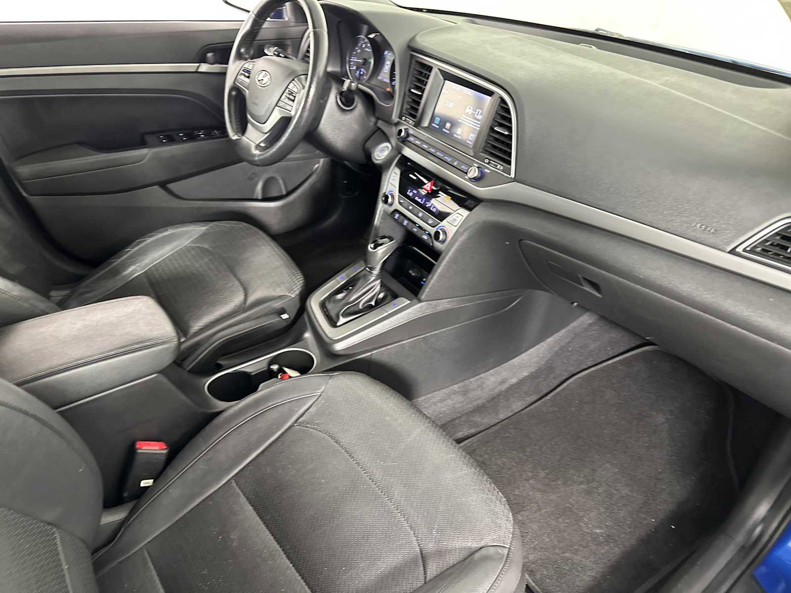 Used 2017 Hyundai Elantra Limited image 28