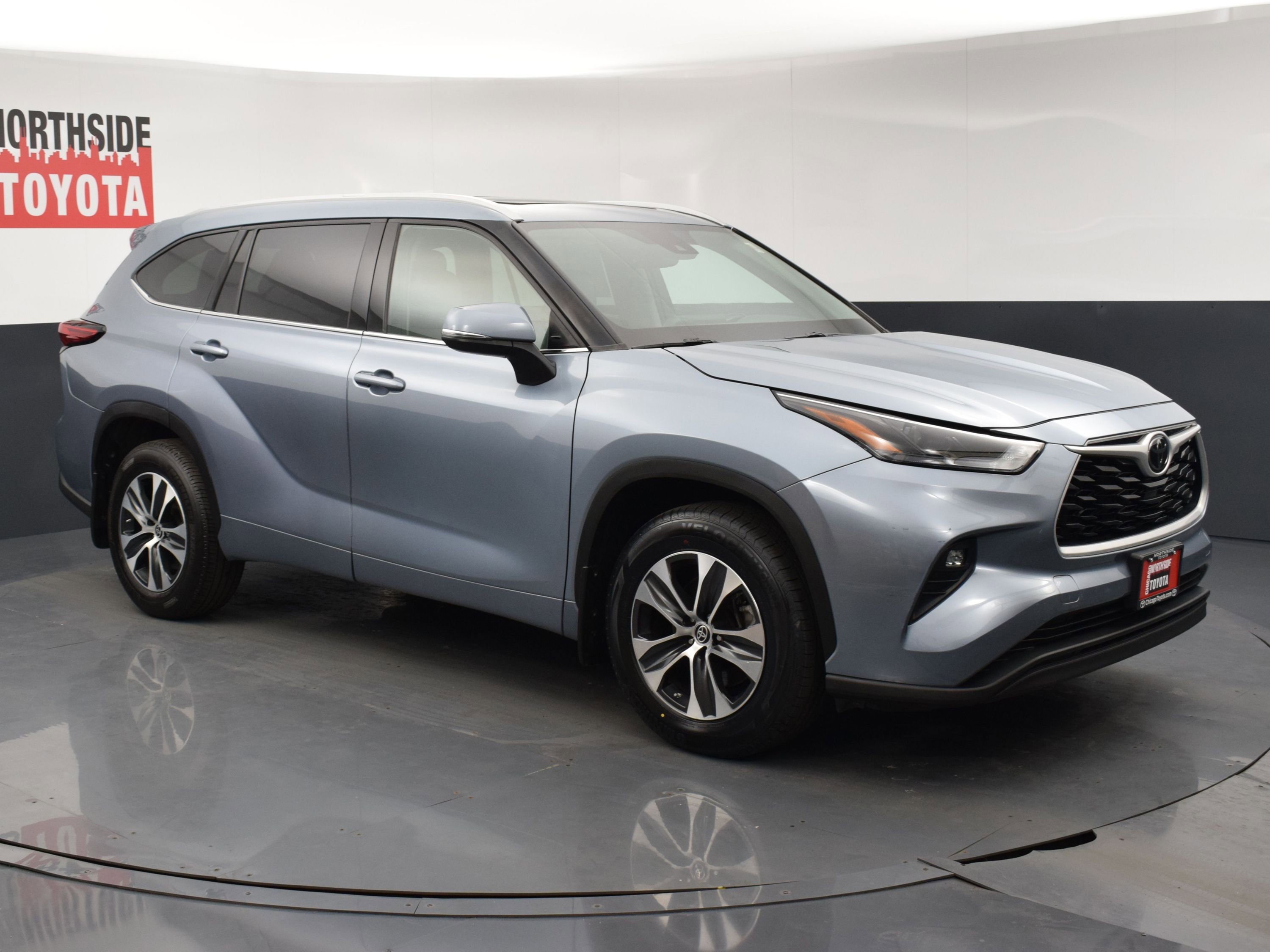 Used 2022 Toyota Highlander XLE AWD/4WD image 6