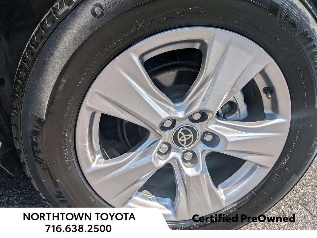 Used 2025 Toyota RAV4 XLE AWD/4WD image 40