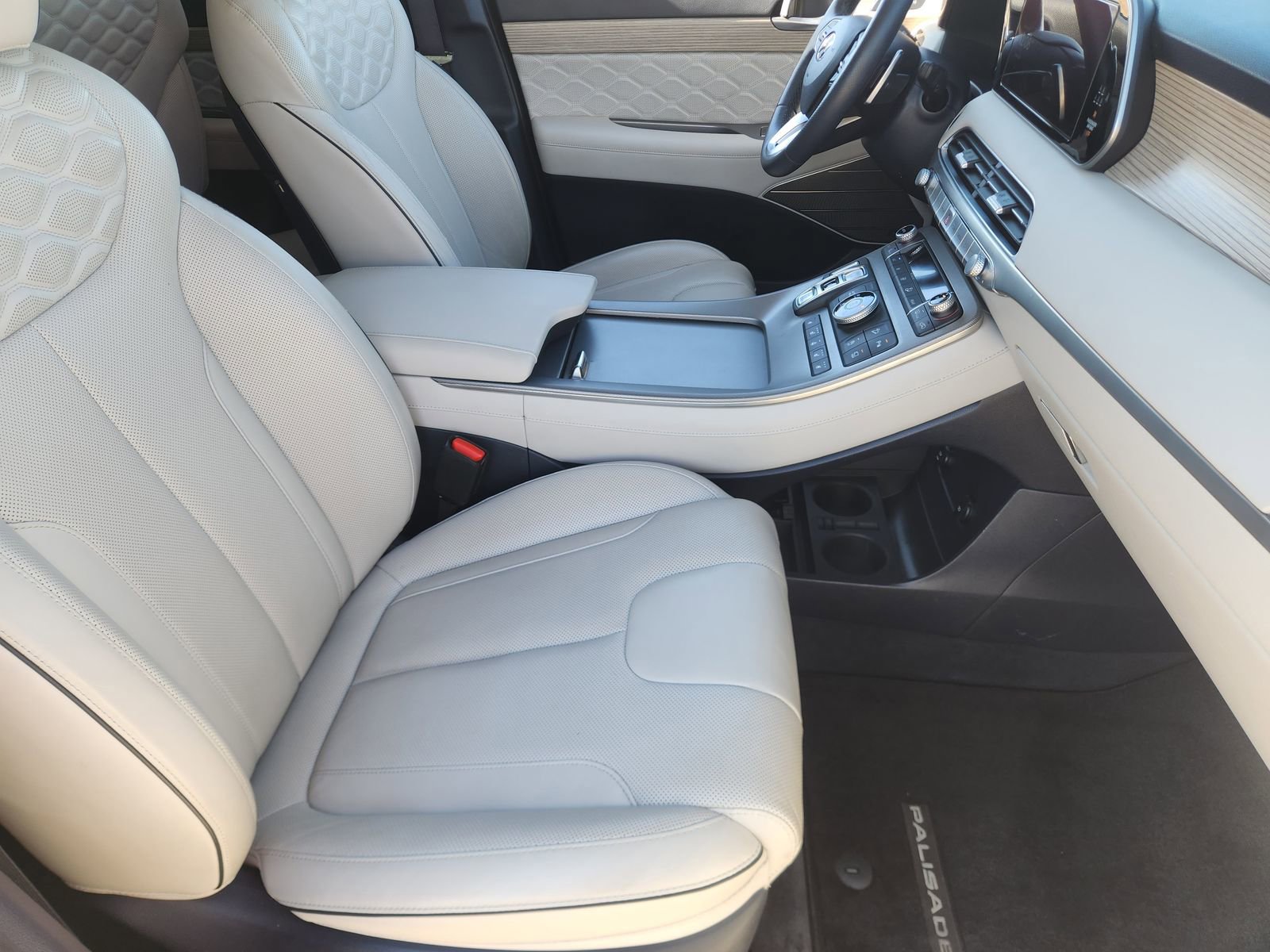 Used 2022 Hyundai Palisade Calligraphy image 17