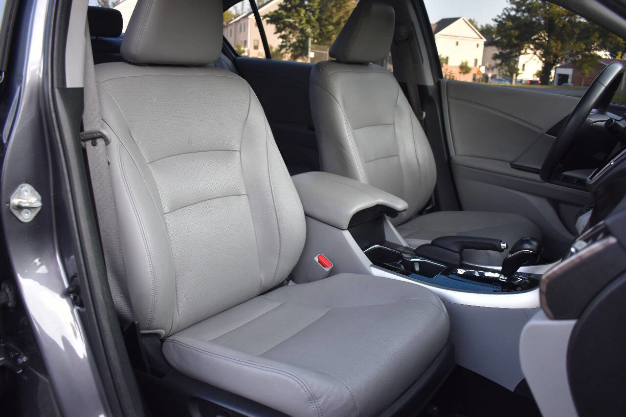 Used 2017 Honda Accord EX-L image 13