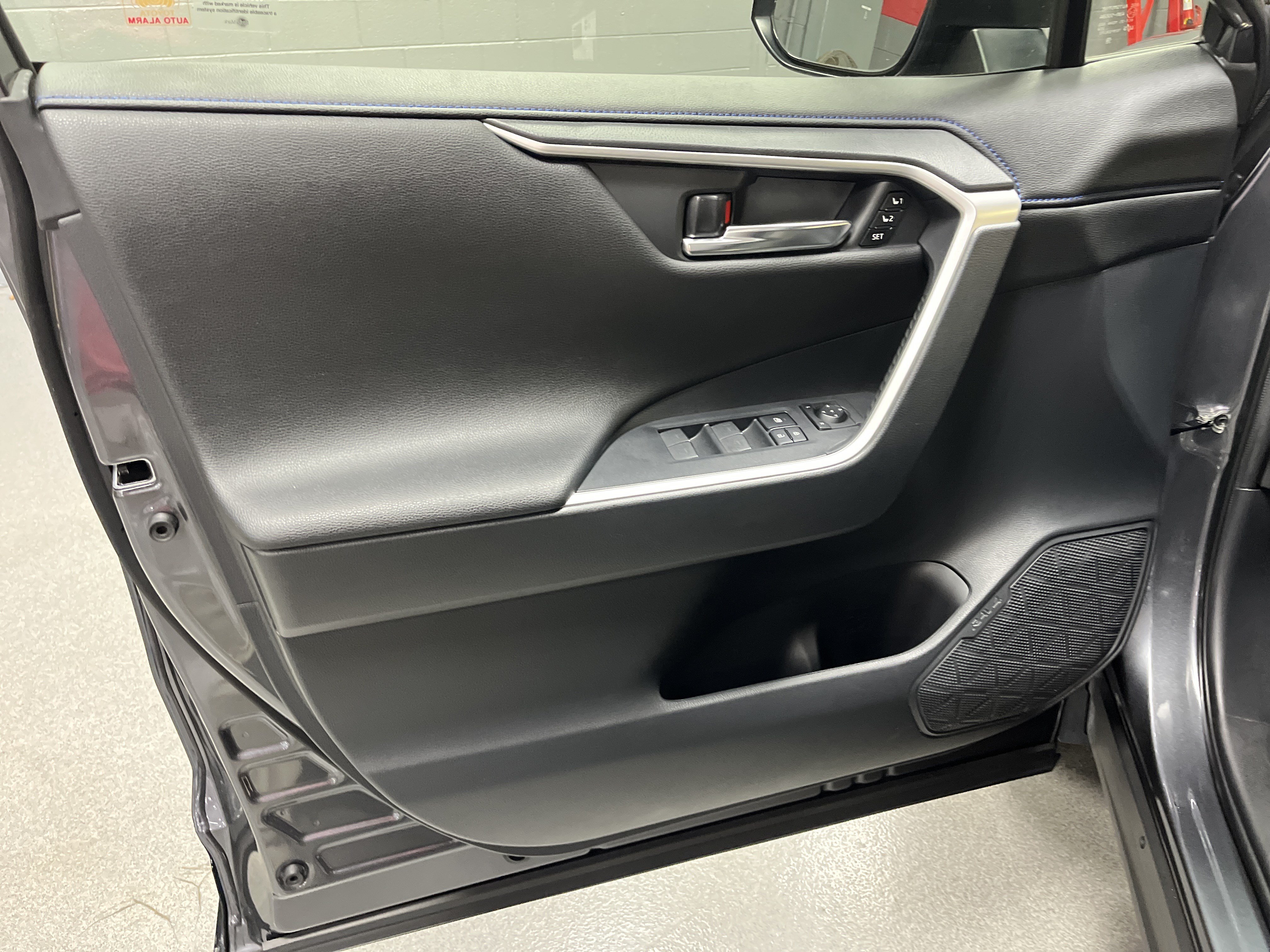 Used 2023 Toyota RAV4 XSE AWD/4WD image 14