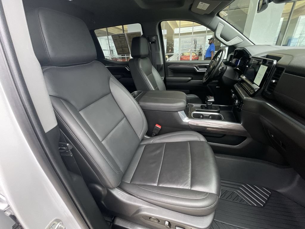 Certified 2025 Chevrolet Silverado 1500 LTZ AWD/4WD image 27