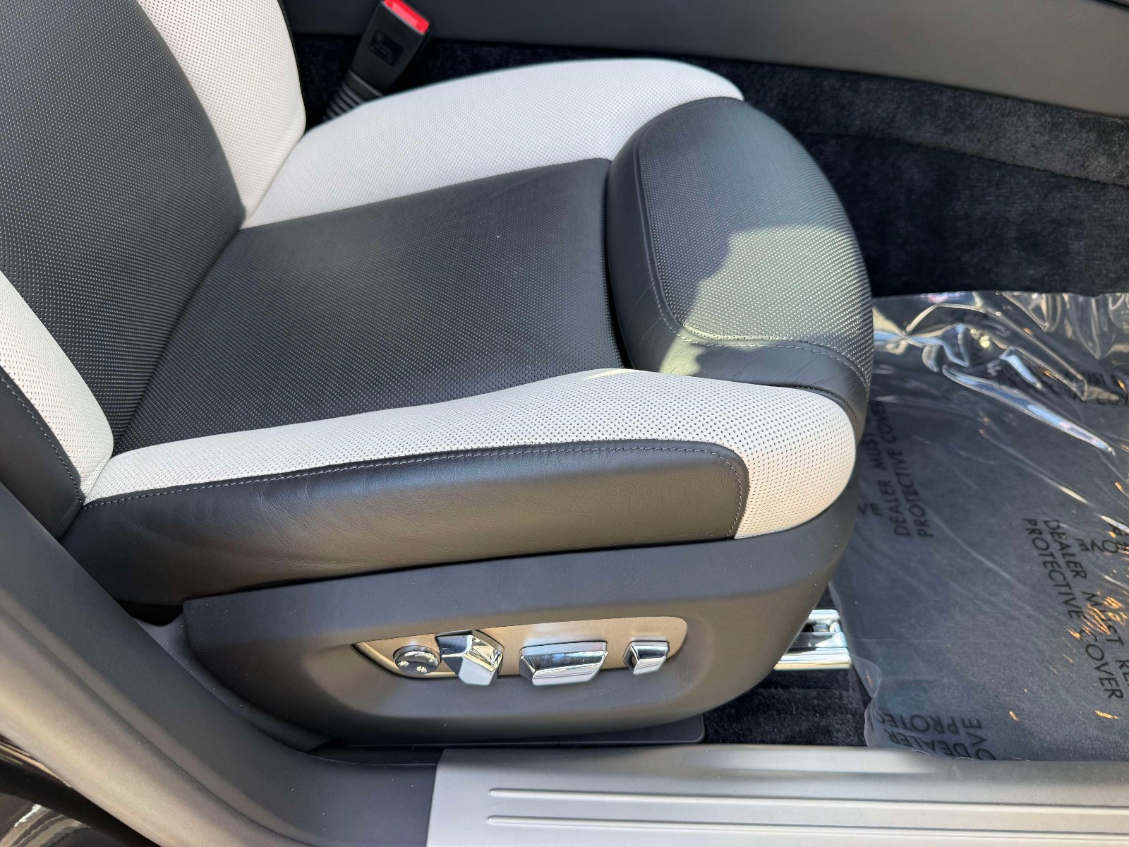 Used 2020 Rolls-Royce Ghost Black Badge image 37