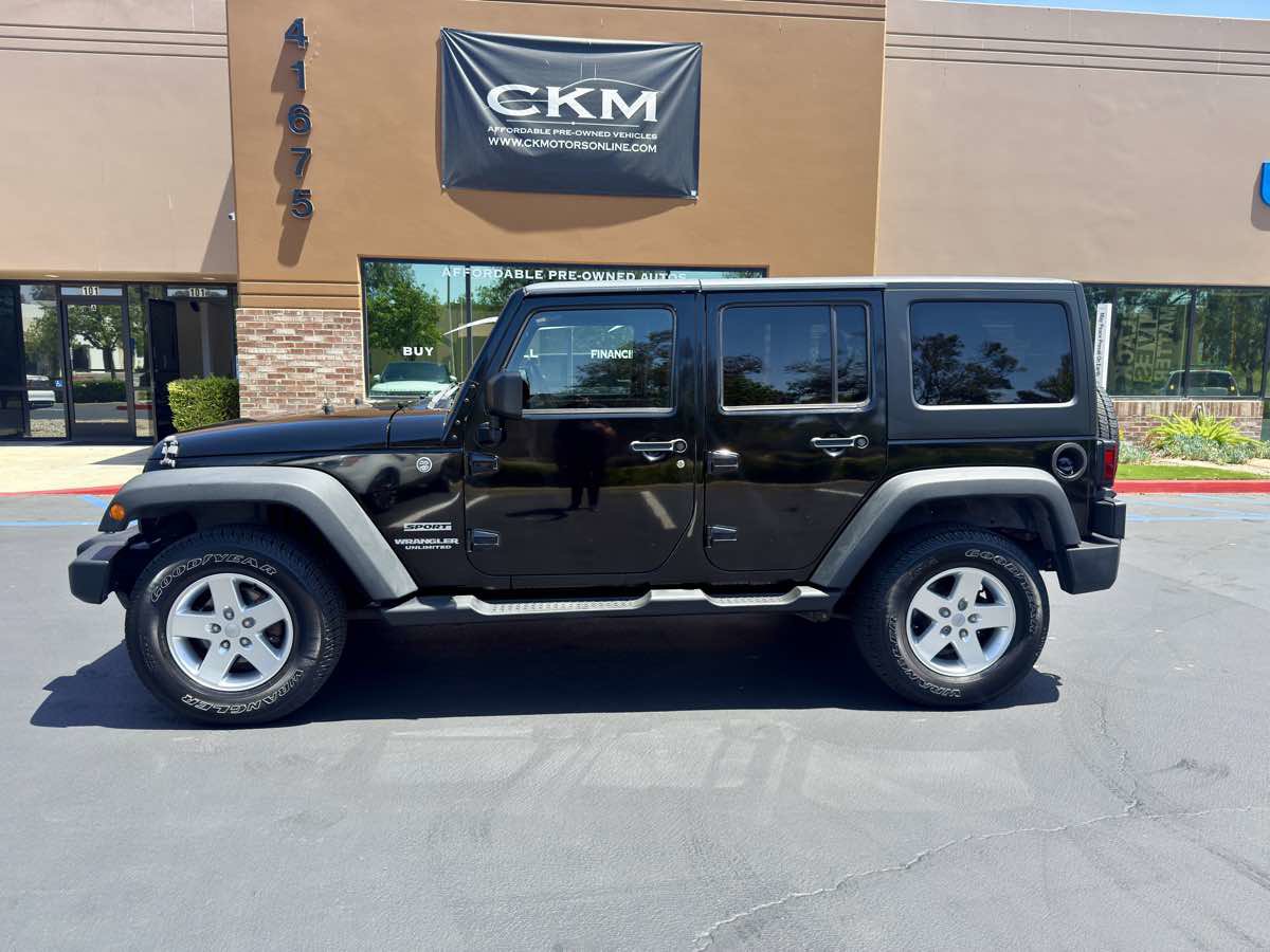 Used 2013 Jeep Wrangler Unlimited Sport image 3