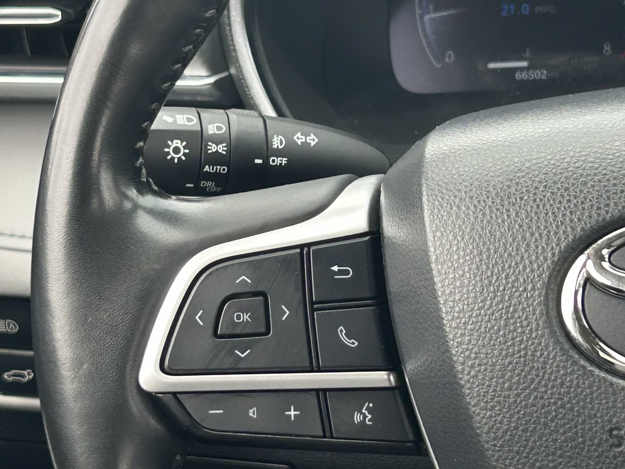 Used 2023 Toyota Highlander Platinum FWD image 29
