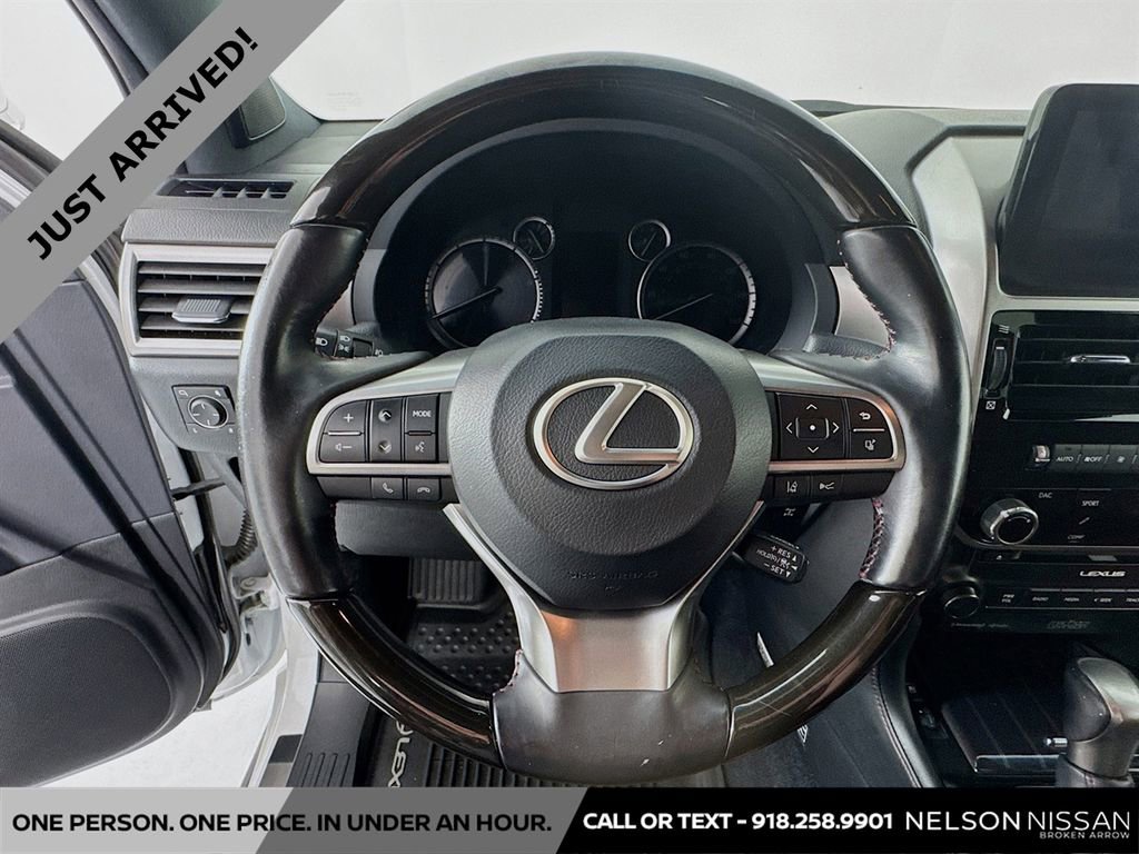 Used 2022 Lexus GX 460 Luxury w/ Sport Design Package image 11