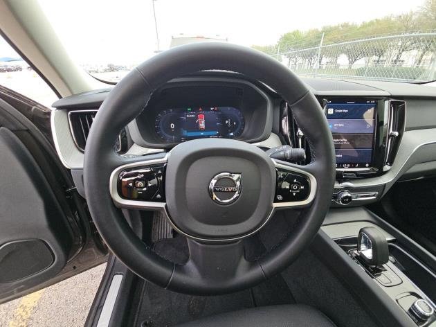 Certified 2025 Volvo XC60 B5 Plus image 7