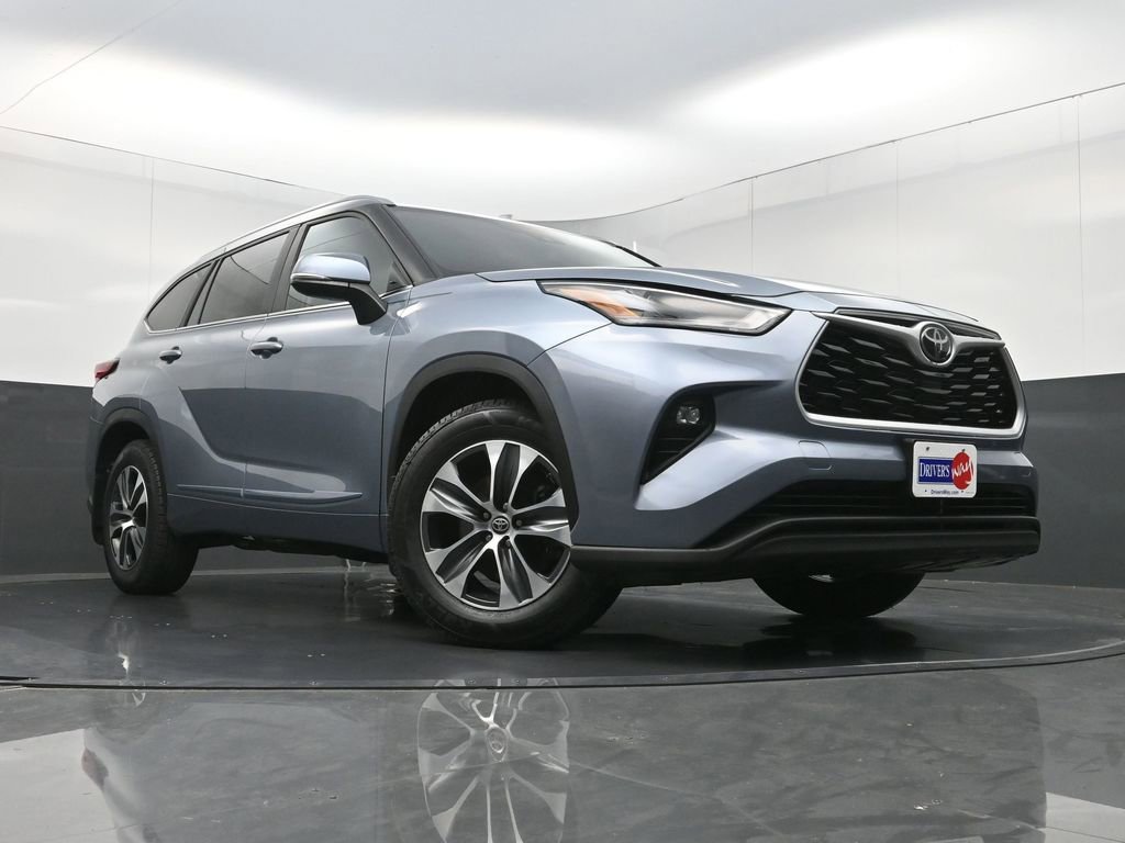 Used 2023 Toyota Highlander XLE image 25