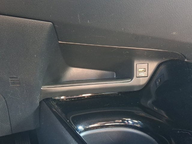 Used 2022 Toyota C-HR XLE FWD image 28