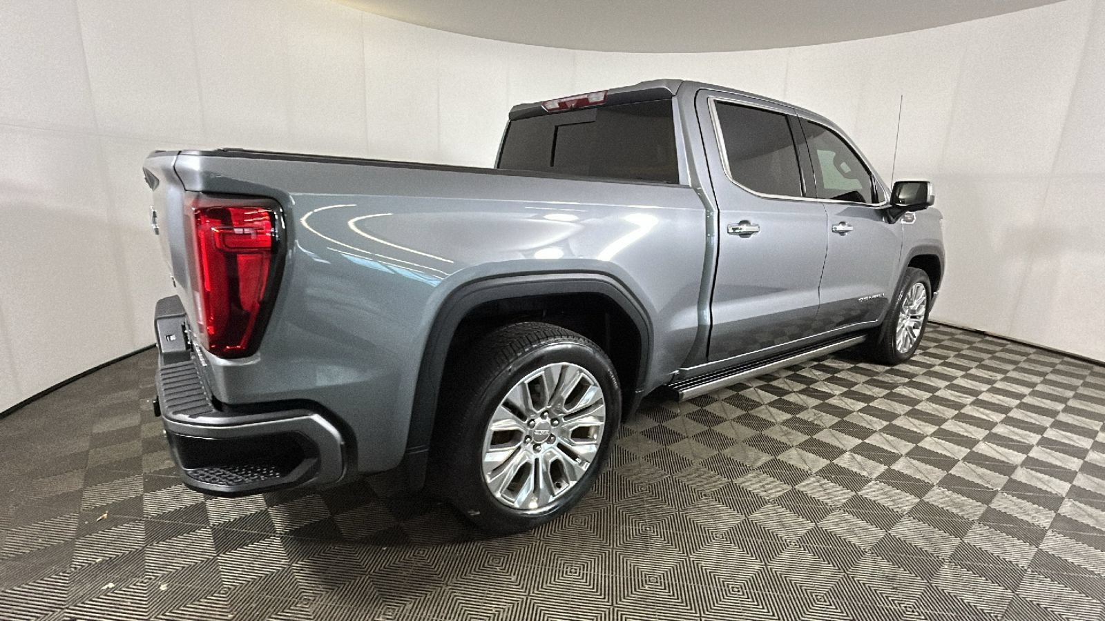 Used 2022 GMC Sierra 1500 Denali w/ Denali Reserve Package AWD/4WD image 3