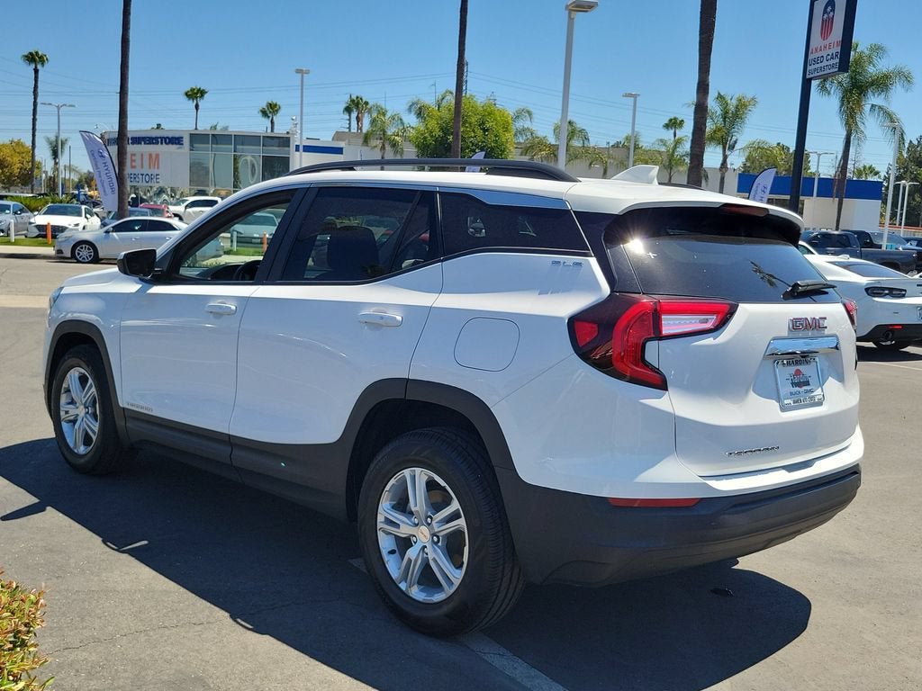 Used 2022 GMC Terrain SLE w/ Driver Convenience Package FWD image 3