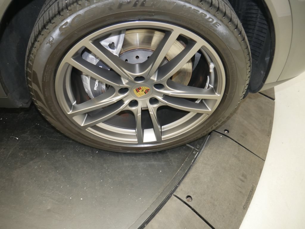 Certified 2021 Porsche Cayenne Coupe AWD/4WD image 17