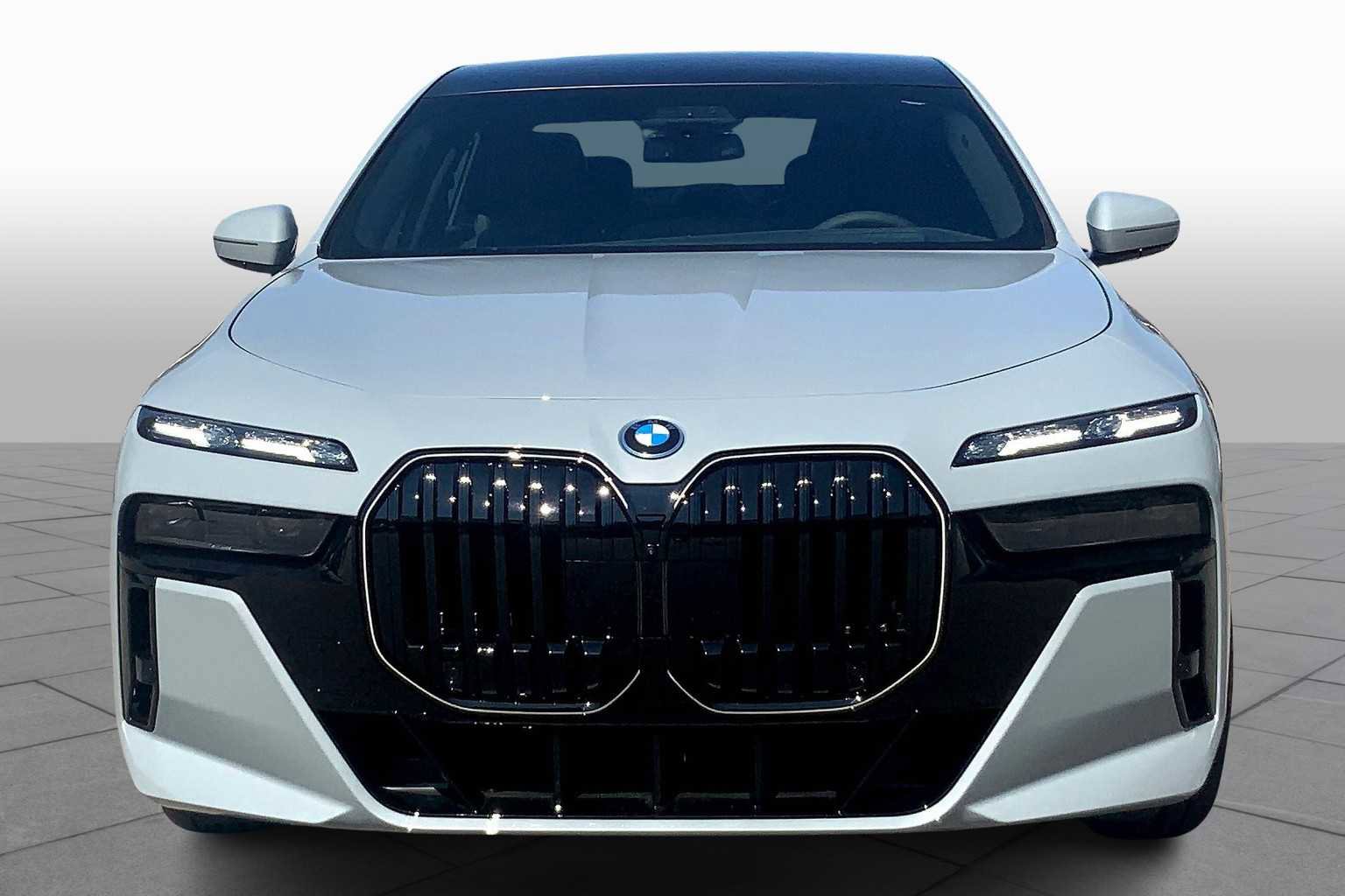 New 2026 BMW 750e xDrive w/ Executive Package image 3