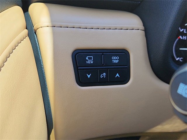 Used 2023 Lexus LX 600 4WD w/ Luxury Package image 18