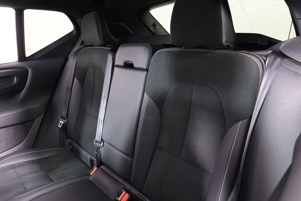 Used 2022 Volvo XC40 T5 R-Design image 15