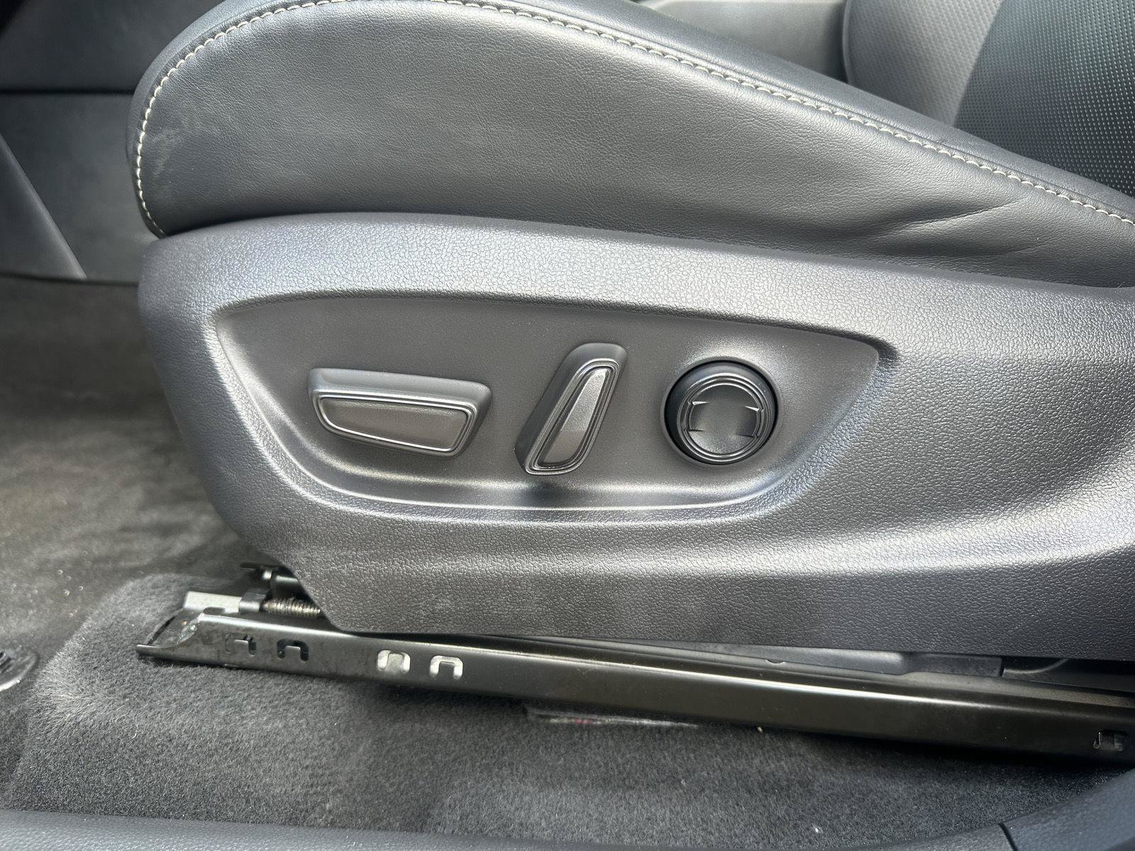 Used 2024 Toyota Crown AWD/4WD image 18