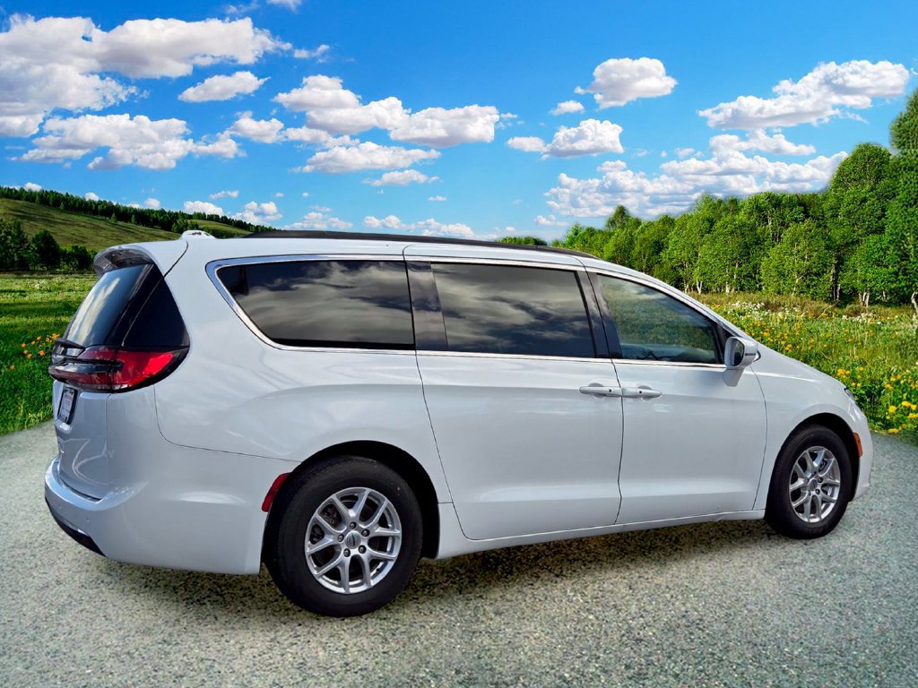 Used 2022 Chrysler Pacifica Touring-L FWD image 6