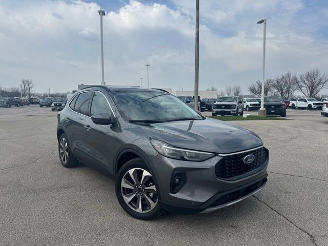 Certified 2024 Ford Escape Platinum w/ Class II Trailer Tow Package