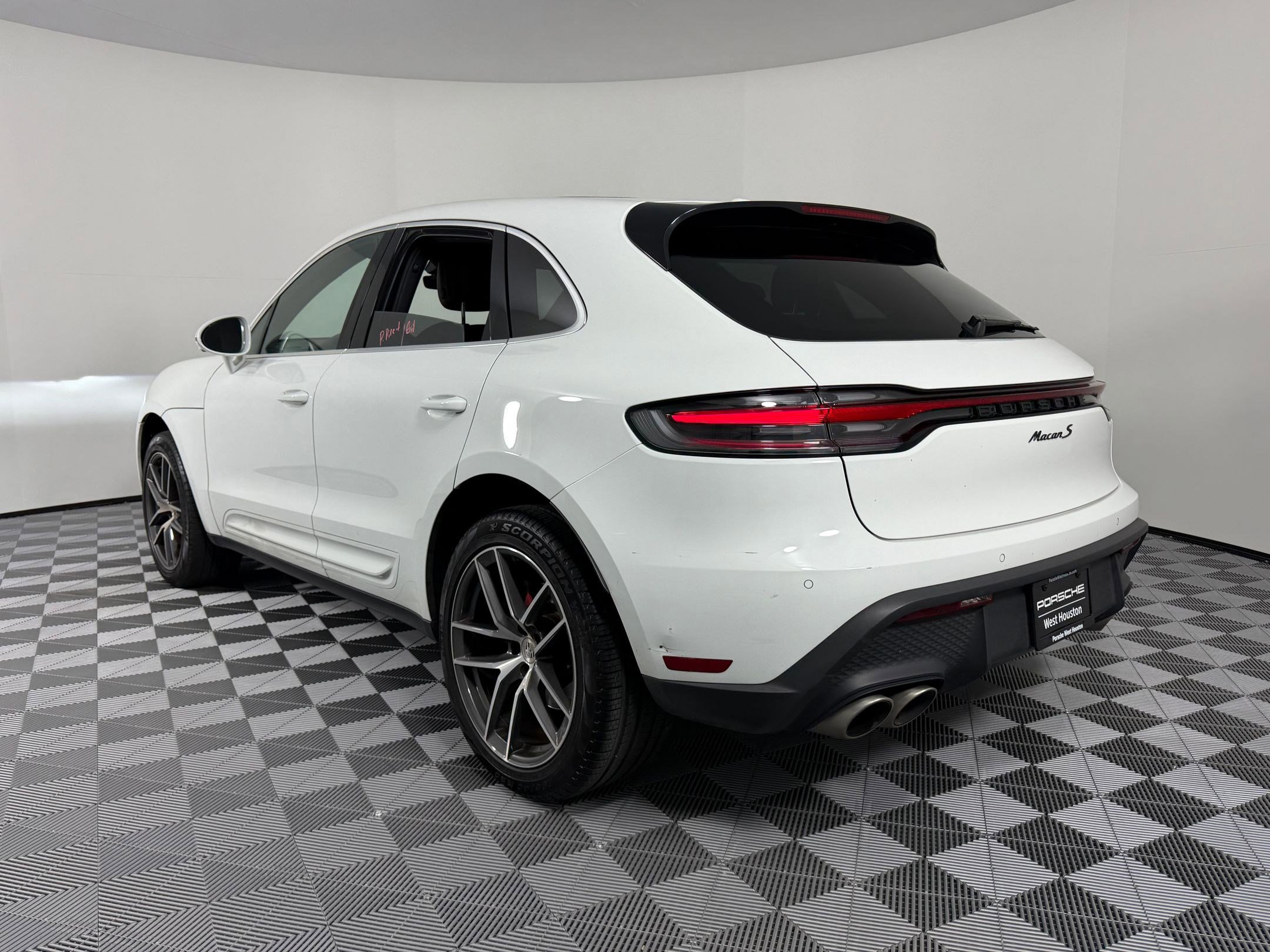 Used 2022 Porsche Macan S image 3