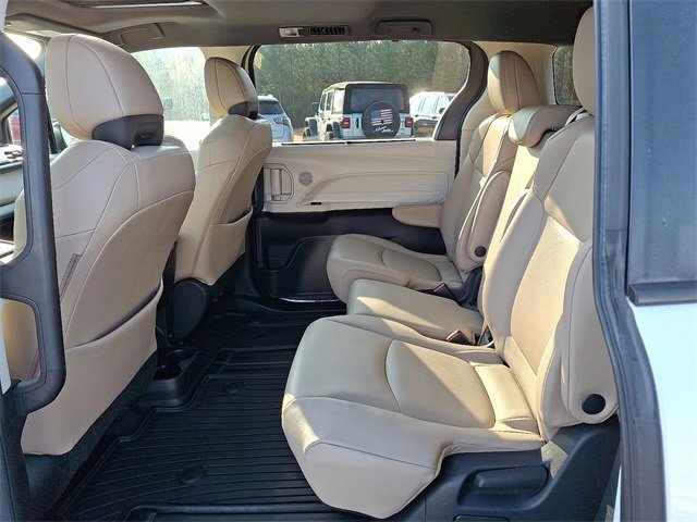 Used 2022 Toyota Sienna XLE image 10