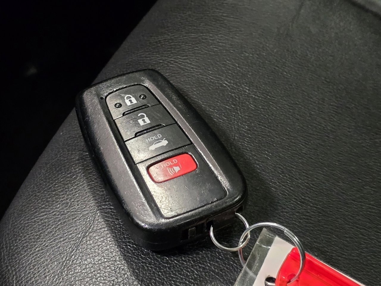 Used 2018 Toyota Camry XLE image 32