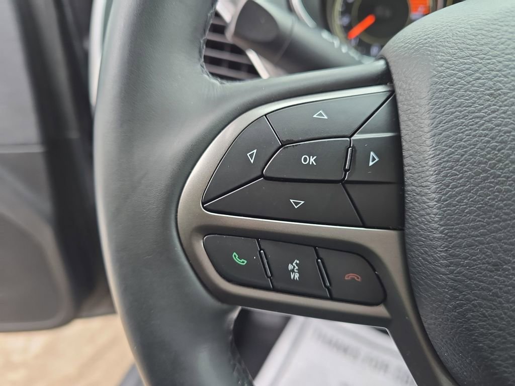 Used 2019 Jeep Cherokee Latitude Plus w/ Cold Weather Group image 17