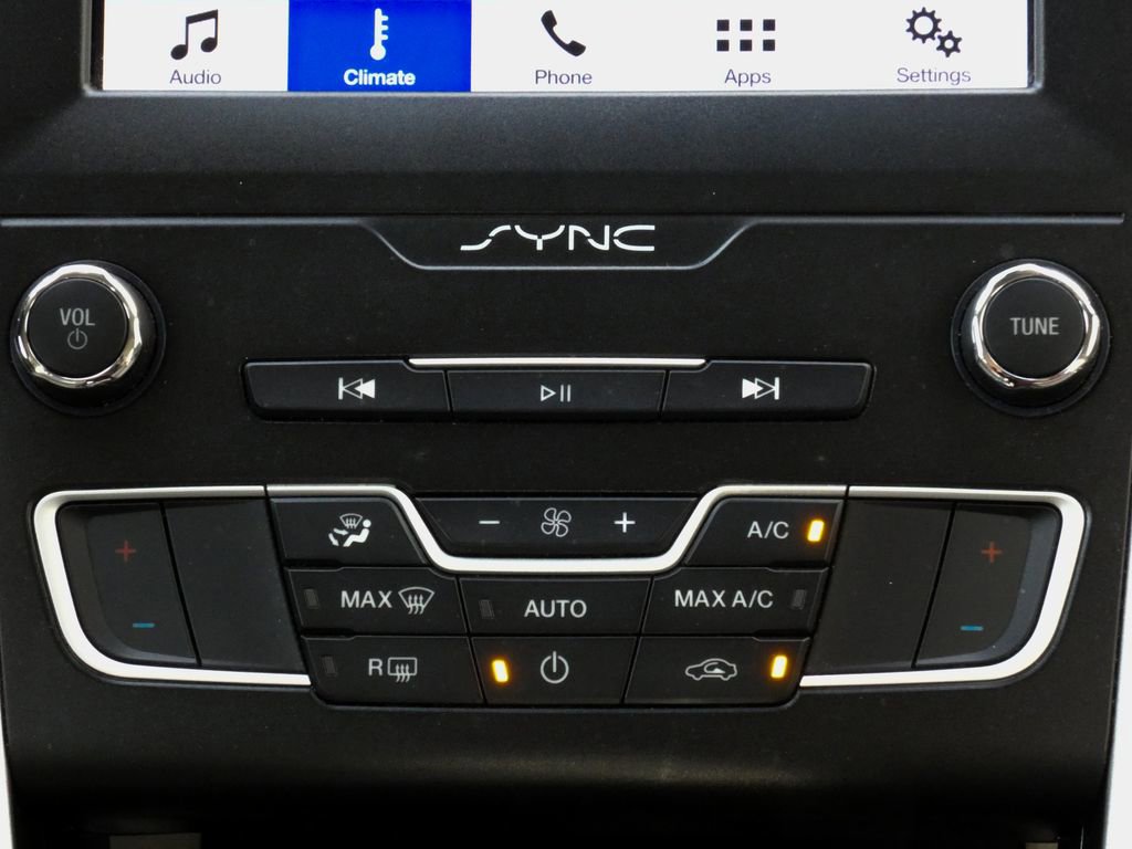 Used 2019 Ford Fusion SE FWD image 16