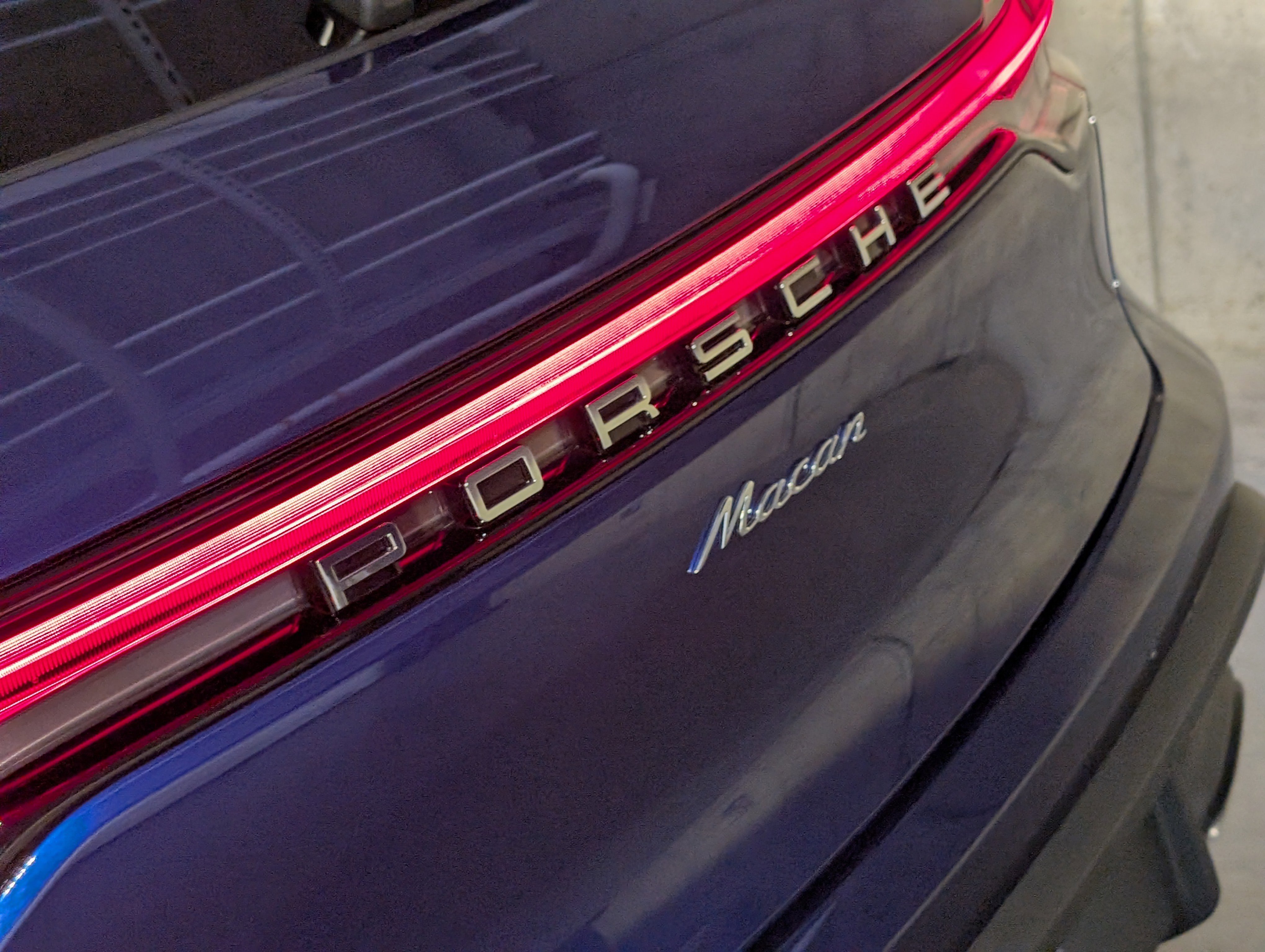 Certified 2025 Porsche Macan image 13