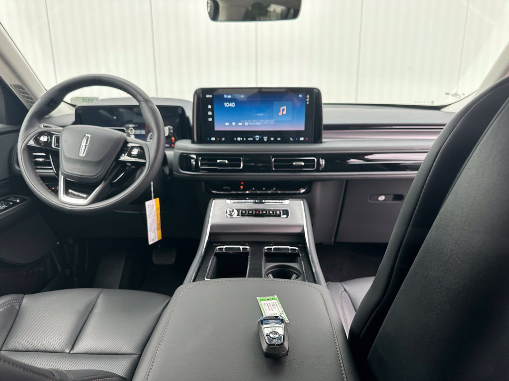 New 2026 Lincoln Aviator AWD image 38