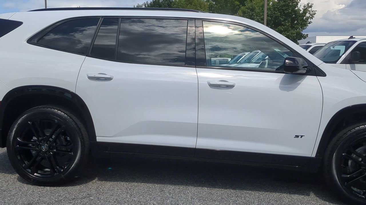 Used 2026 Buick Enclave Sport Touring w/ Power Package FWD image 9