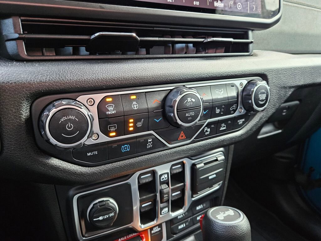 Used 2024 Jeep Wrangler Unlimited image 21