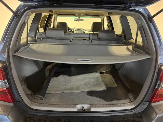Used 2005 Toyota Highlander 2WD w/ 3rd Row image 5