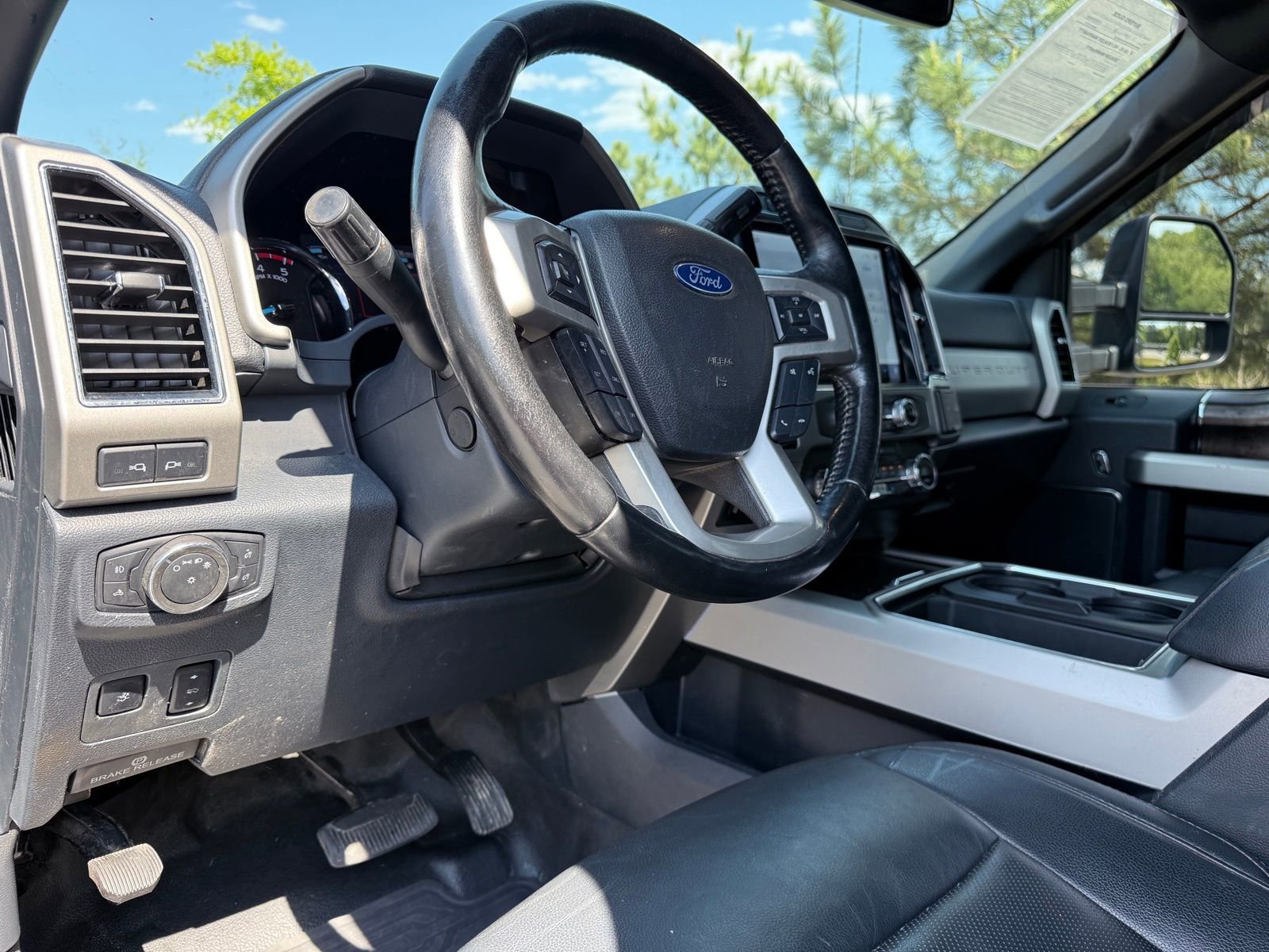 Used 2022 Ford F350 Lariat w/ Black Appearance Package AWD/4WD image 22