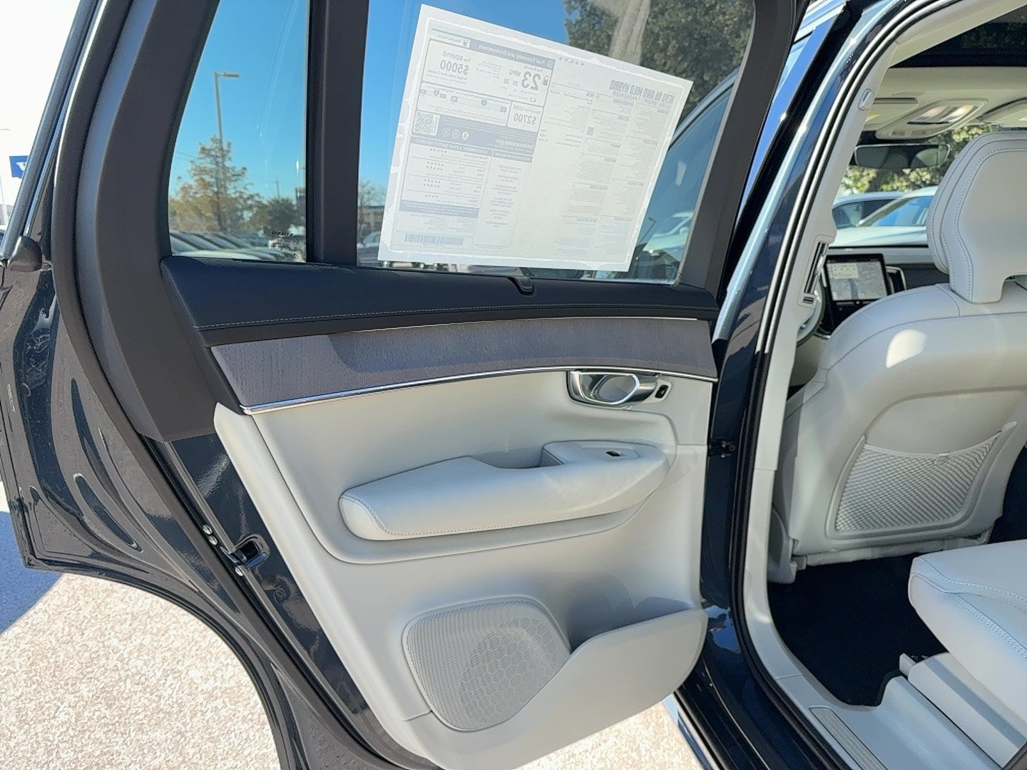 Used 2026 Volvo XC90 B6 Ultra w/ Protection Package AWD/4WD image 15