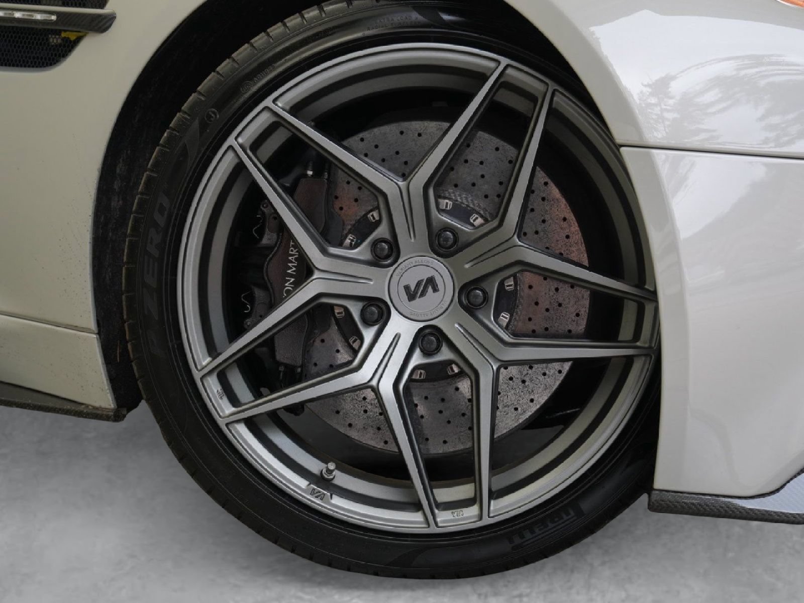 Used 2016 Aston Martin Vanquish Coupe RWD image 4