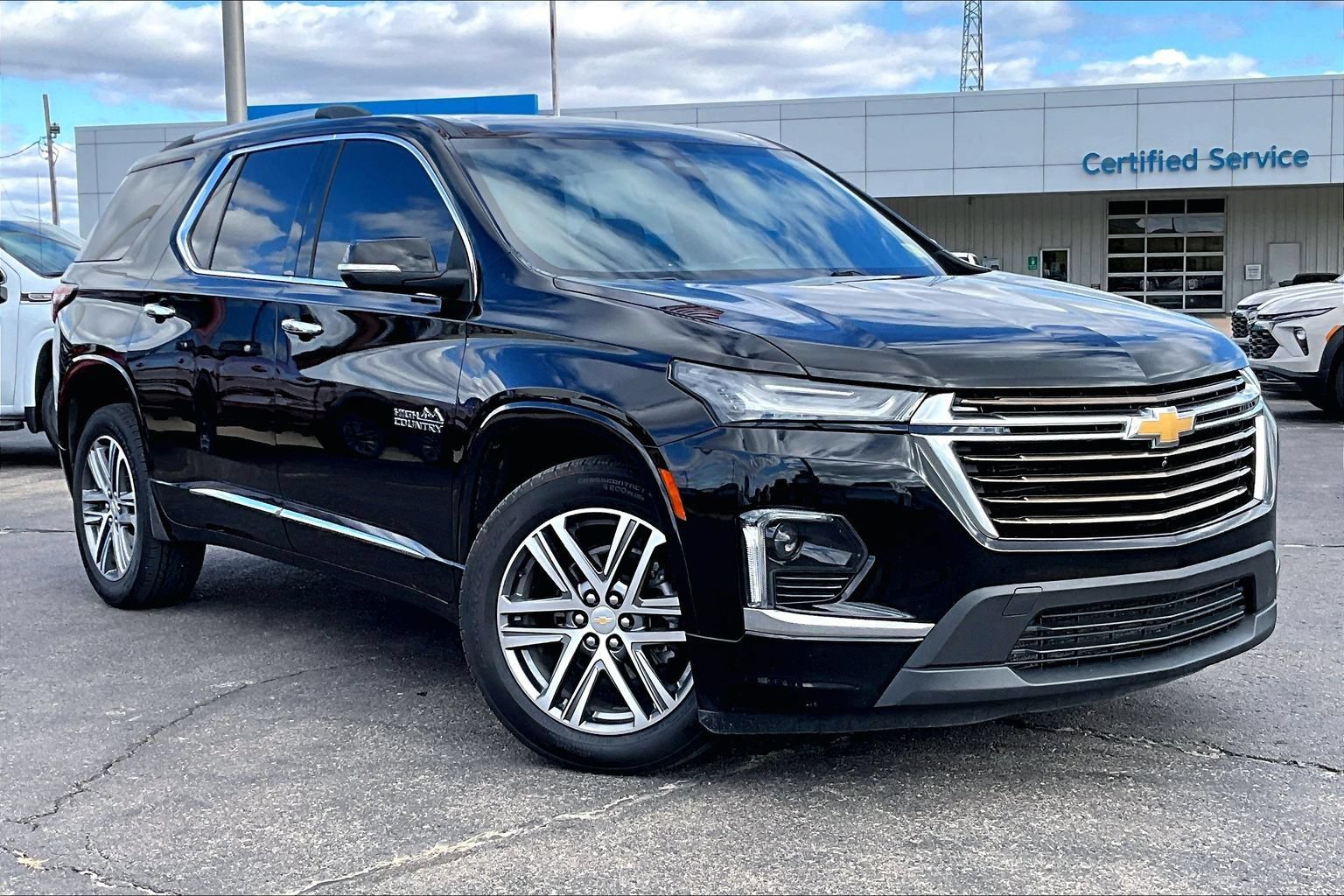 Used 2022 Chevrolet Traverse High Country w/ LPO, Floor Liner Package AWD/4WD image 11