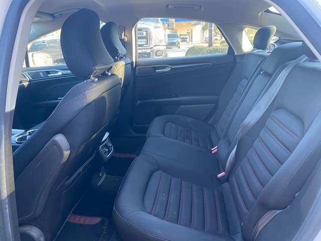 Used 2016 Ford Fusion SE w/ Equipment Group 201A image 9