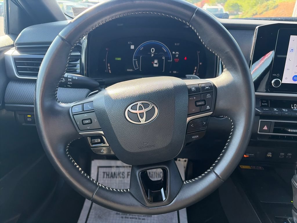 Used 2025 Toyota Camry SE FWD image 15