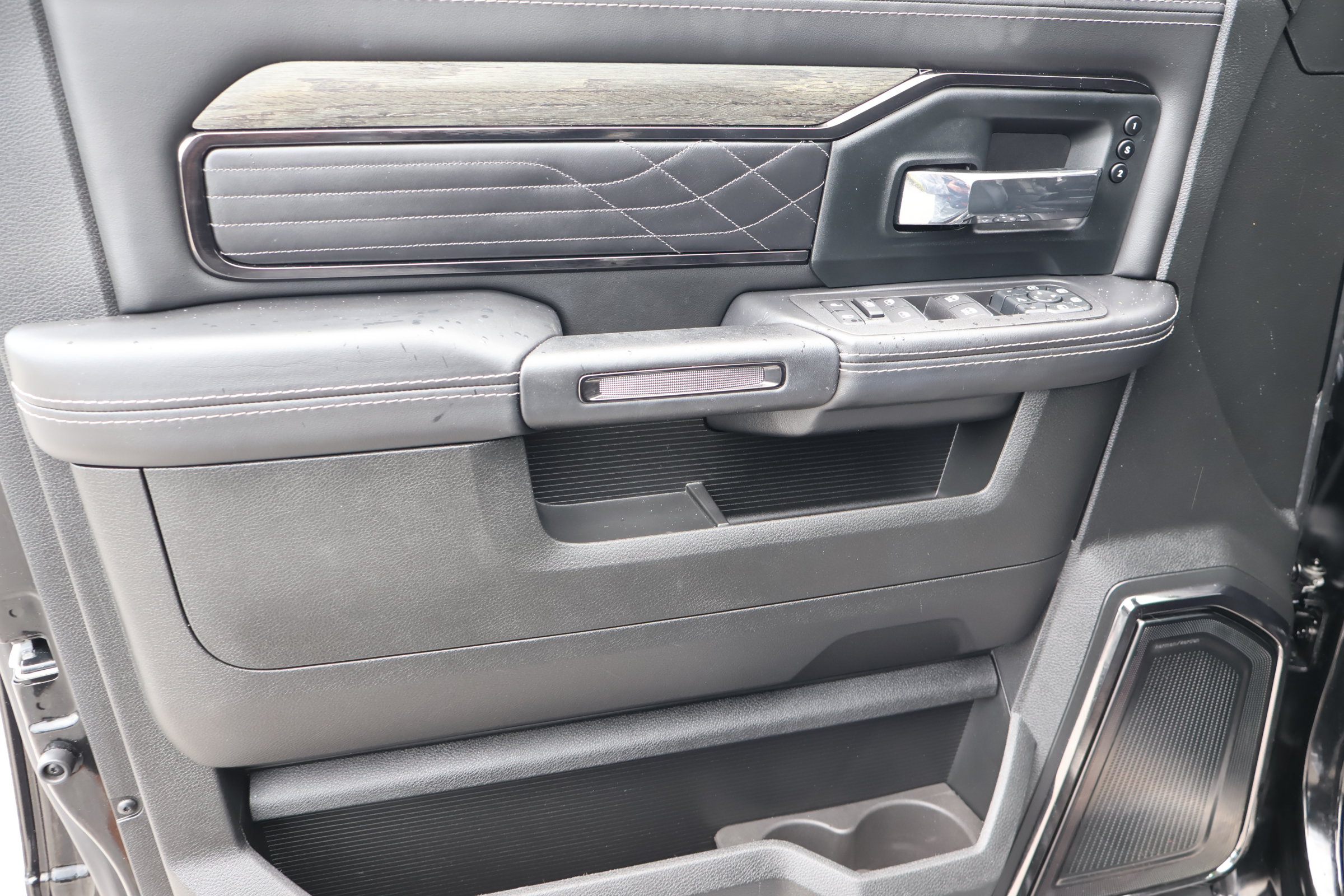 Used 2025 RAM 2500 Limited AWD/4WD image 16
