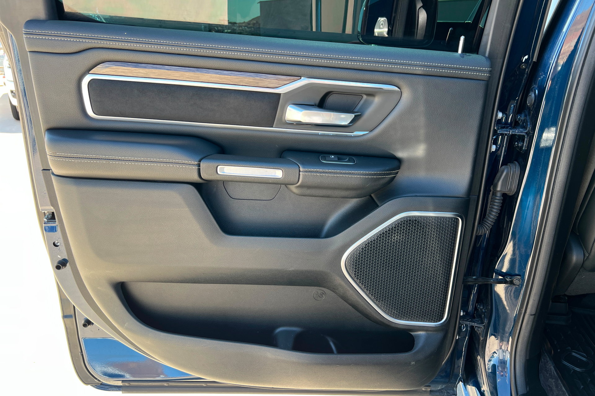 Used 2019 RAM 1500 Laramie w/ Trailer Tow Group AWD/4WD image 18