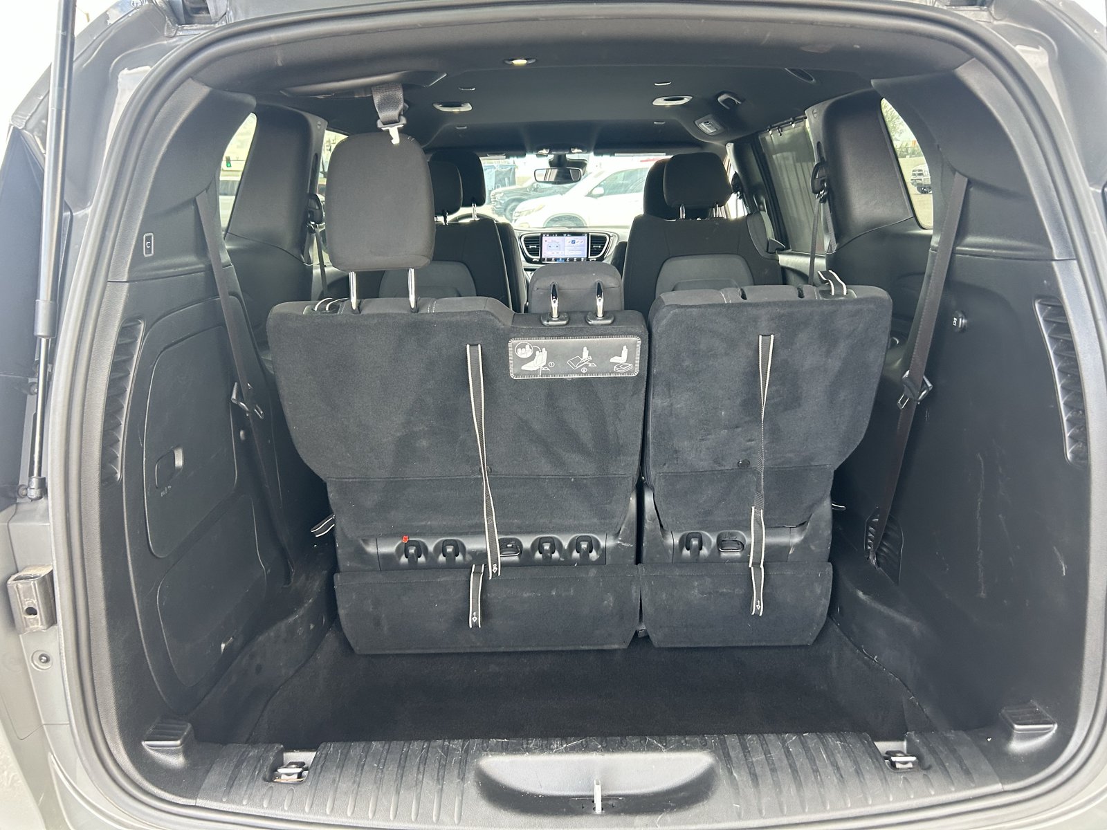 Used 2021 Chrysler Pacifica Touring w/ S Appearance Package FWD image 10