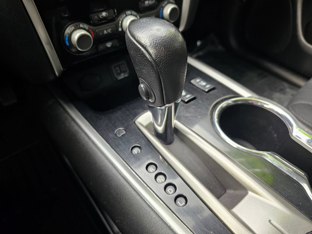 Used 2018 Nissan Pathfinder SV image 34