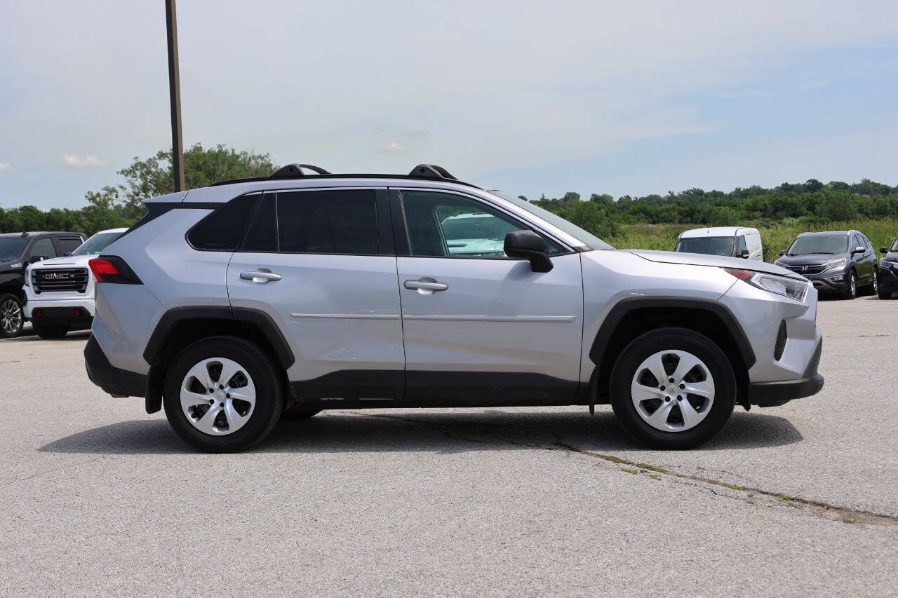 Used 2020 Toyota RAV4 LE AWD/4WD image 7