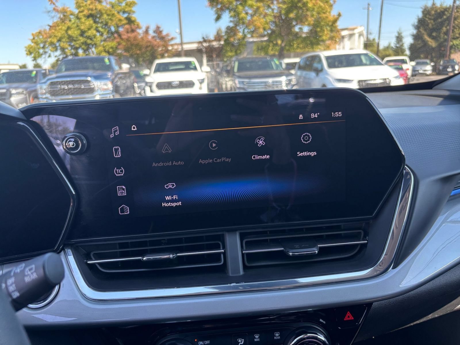 Used 2025 Chevrolet Trax LT FWD image 19
