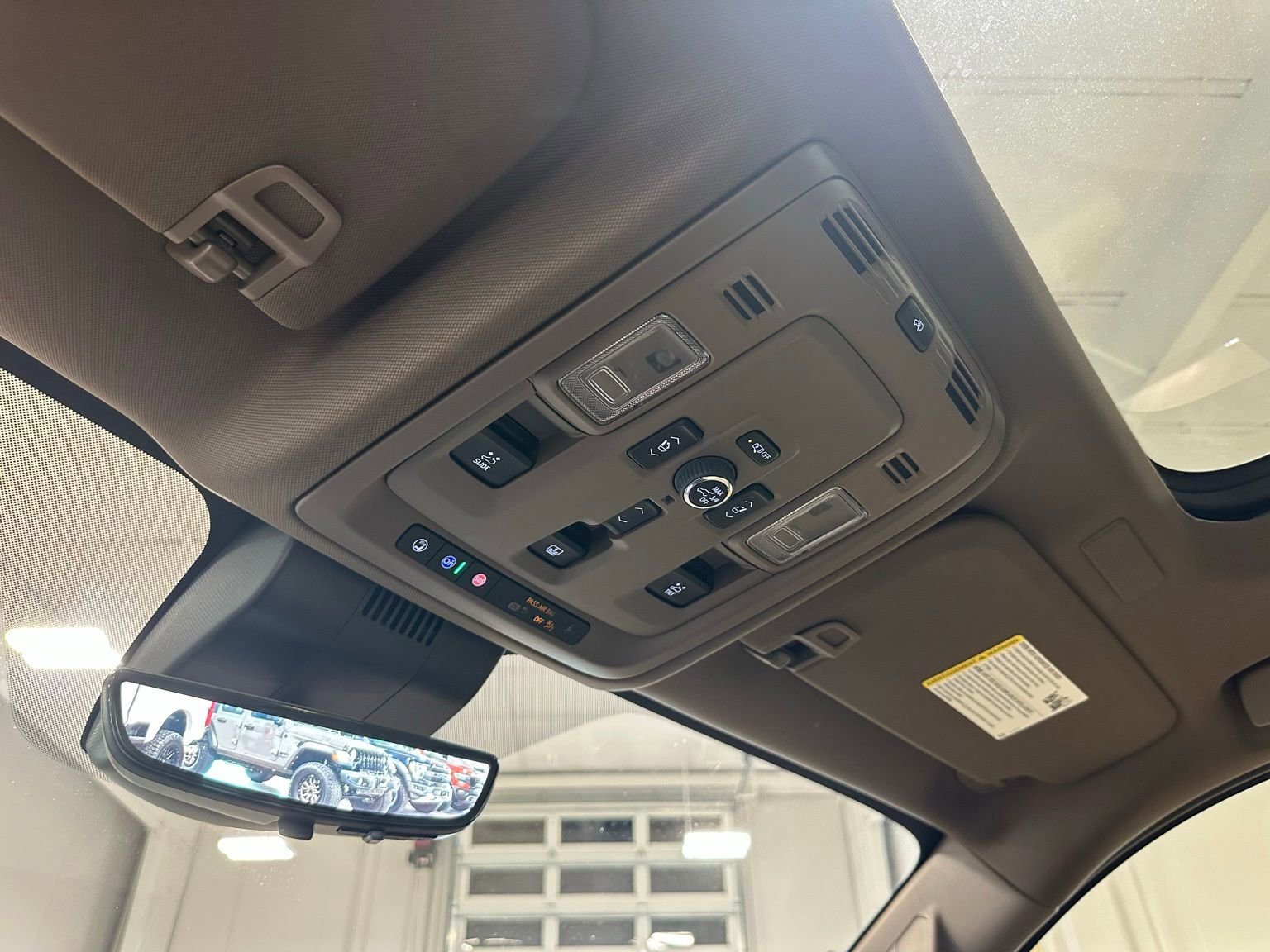 Used 2025 GMC Yukon XL Denali w/ Denali Reserve Package image 31