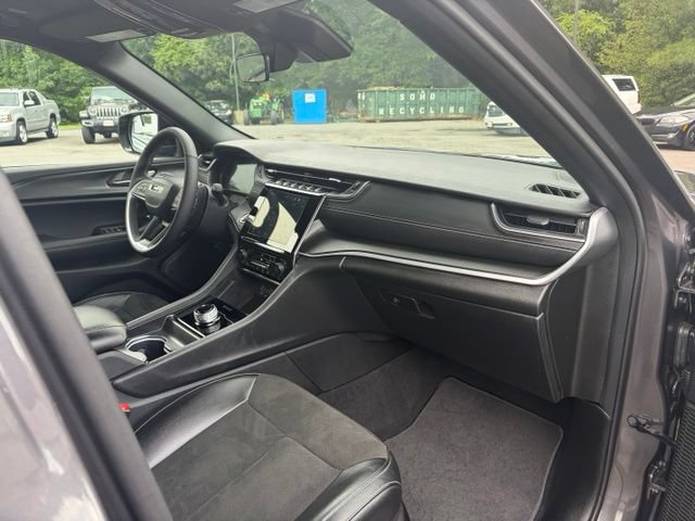 Used 2025 Jeep Grand Cherokee L Altitude RWD image 28
