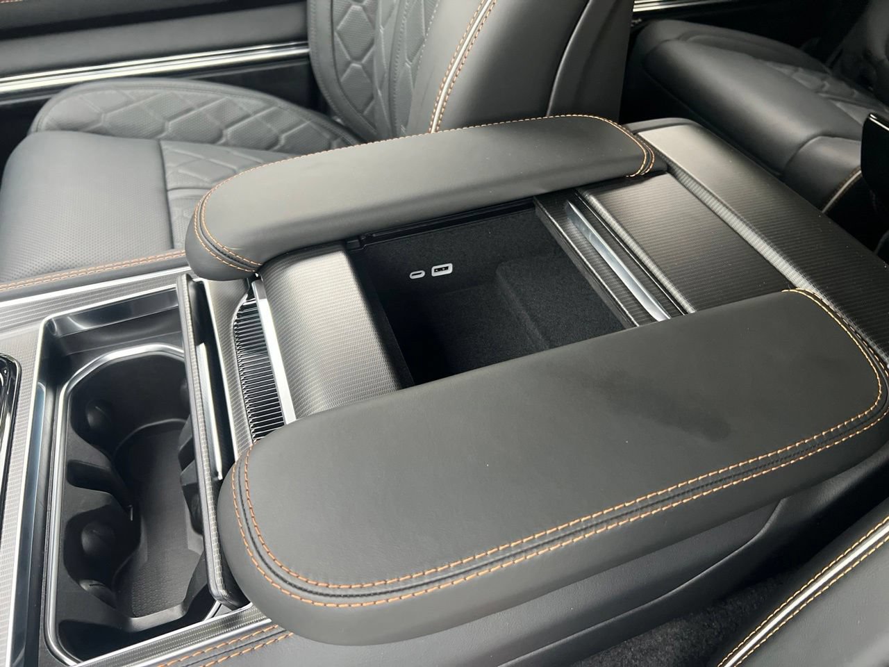 New 2026 Jeep Grand Wagoneer Summit AWD/4WD image 38