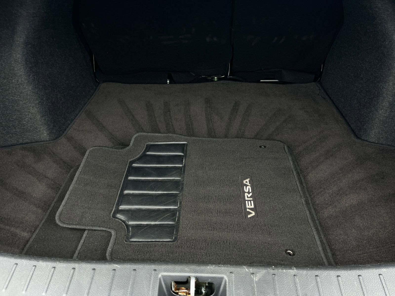 Used 2025 Nissan Versa SV FWD image 31
