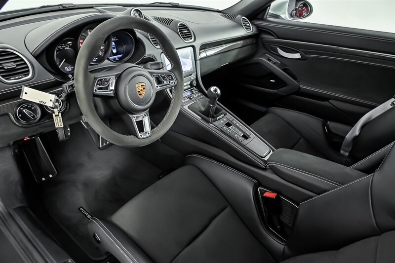 Used 2022 Porsche 718 Boxster Spyder RWD image 16